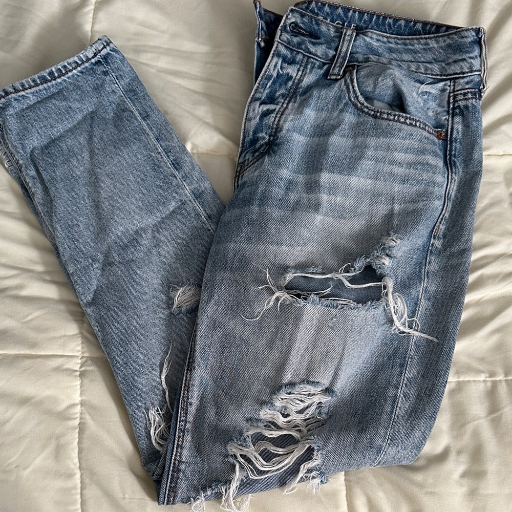 American Eagle Tomgirl - Distressed Blue Jeans